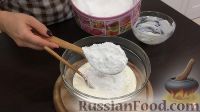 Фото приготовления рецепта: Бисквитный торт со сметанным кремом - шаг №9