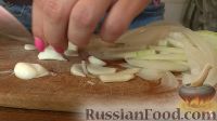 Фото приготовления рецепта: Жареные лисички с чесноком - шаг №2