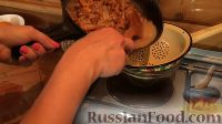 Фото приготовления рецепта: Жареные лисички с чесноком - шаг №8