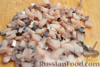 Фото приготовления рецепта: Рулет (салат) "Шуба" со скумбрией - шаг №7