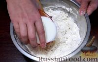 Фото приготовления рецепта: Сконы с колбасой и сыром - шаг №4