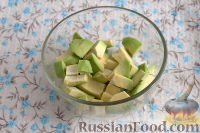 Фото приготовления рецепта: Праздничная закуска из авокадо и огурца - шаг №3