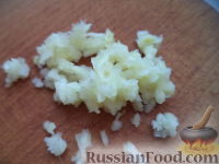 Фото приготовления рецепта: Крабовый салат с капустой и огурцом - шаг №3