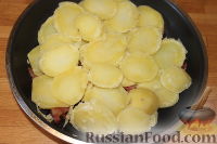 Фото приготовления рецепта: Пирог с картофелем, беконом и сыром - шаг №9