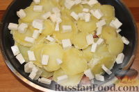 Фото приготовления рецепта: Пирог с картофелем, беконом и сыром - шаг №10