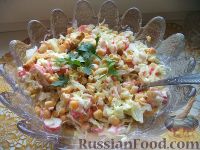 Фото к рецепту: Крабовый салат с капустой и огурцом