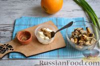 Фото приготовления рецепта: Салат с креветками, мидиями и свежим ананасом - шаг №5
