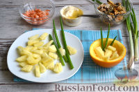 Фото приготовления рецепта: Салат с креветками, мидиями и свежим ананасом - шаг №7