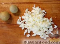 Фото приготовления рецепта: Салат из редьки с яйцами - шаг №3