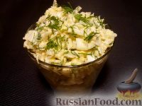 Фото приготовления рецепта: Салат из редьки с яйцами - шаг №8