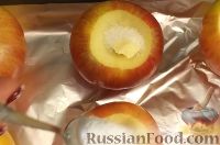 Фото приготовления рецепта: Запеченные яблоки с орехами и изюмом - шаг №3