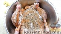 Фото приготовления рецепта: Курица, фаршированная яблоками, с лапшой и грибами - шаг №2