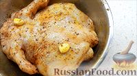 Фото приготовления рецепта: Курица, фаршированная яблоками, с лапшой и грибами - шаг №4