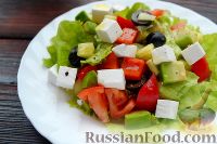 Фото к рецепту: Греческий салат с авокадо
