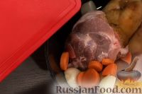 Фото приготовления рецепта: Свиная рулька в пиве, по-баварски - шаг №3