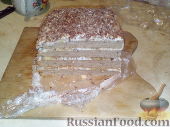 Фото приготовления рецепта: Воздушный кекс с вишней и шоколадом - шаг №8