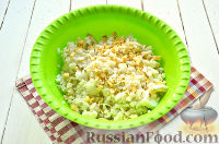 Фото приготовления рецепта: Салат с тунцом и рисом - шаг №3