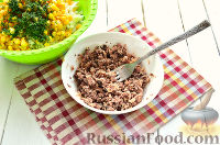 Фото приготовления рецепта: Салат с тунцом и рисом - шаг №7