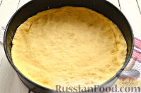 Фото приготовления рецепта: Пирог с вишней - шаг №5