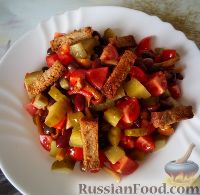 Фото к рецепту: Салат с фасолью, грибами и сухариками