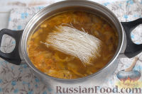 Фото приготовления рецепта: Густой грибной суп с фунчозой - шаг №6
