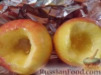 Фото приготовления рецепта: Яблоки, запеченные с медом - шаг №3