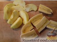 Фото приготовления рецепта: Бананы и яблоки в карамели - шаг №2