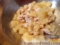 Фото приготовления рецепта: Салат из мяса курицы и ананасов - шаг №6