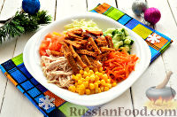 Фото приготовления рецепта: Салат с курицей и сухариками - шаг №8