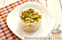 Фото приготовления рецепта: Салат из курицы, с ананасами и кукурузой - шаг №7