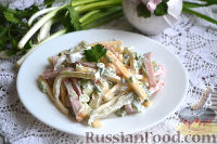 Фото к рецепту: Салат с ветчиной, сыром и маринованными огурцами
