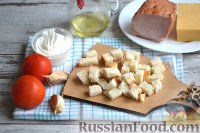 Фото приготовления рецепта: Салат с ветчиной, помидорами и сыром - шаг №2