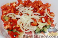Фото приготовления рецепта: Овощной салат с морской капустой - шаг №4
