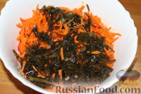 Фото приготовления рецепта: Овощной салат с морской капустой - шаг №6