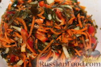 Фото приготовления рецепта: Овощной салат с морской капустой - шаг №8