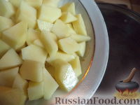 Фото приготовления рецепта: Суп из сушеных грибов с картофелем - шаг №6