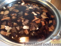 Фото приготовления рецепта: Суп из сушеных грибов с картофелем - шаг №5