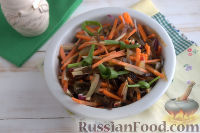 Фото приготовления рецепта: Салат из морской капусты "Японский" - шаг №9