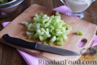 Фото приготовления рецепта: Салат с брокколи и каштанами - шаг №5