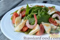 Фото приготовления рецепта: Салат из морепродуктов, с помидорами и рукколой - шаг №5