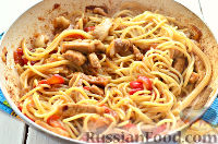 Фото приготовления рецепта: Спагетти с мясом - шаг №8