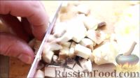 Фото приготовления рецепта: Печеночный торт с грибами - шаг №5