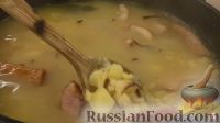 Фото приготовления рецепта: Гороховый суп с копчеными ребрышками - шаг №13