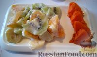 Фото к рецепту: Фруктовый салат с сельдереем, тыквой и йогуртом