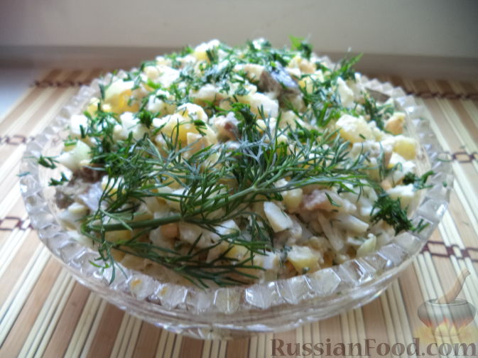 Рецепт салата с рыбой холодного копчения и оливками: