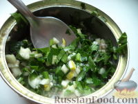 Фото приготовления рецепта: Салат из печени трески - шаг №7