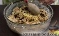 Фото приготовления рецепта: Овсяное печенье с изюмом и орехами - шаг №8
