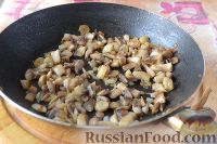 Фото приготовления рецепта: Салат "Обжорка" с курицей, фасолью, грибами - шаг №3