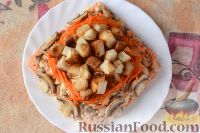 Фото приготовления рецепта: Салат "Обжорка" с курицей, фасолью, грибами - шаг №9