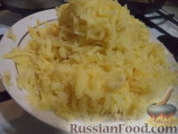 Фото приготовления рецепта: Салат "Селёдка под шубой" с сыром - шаг №3